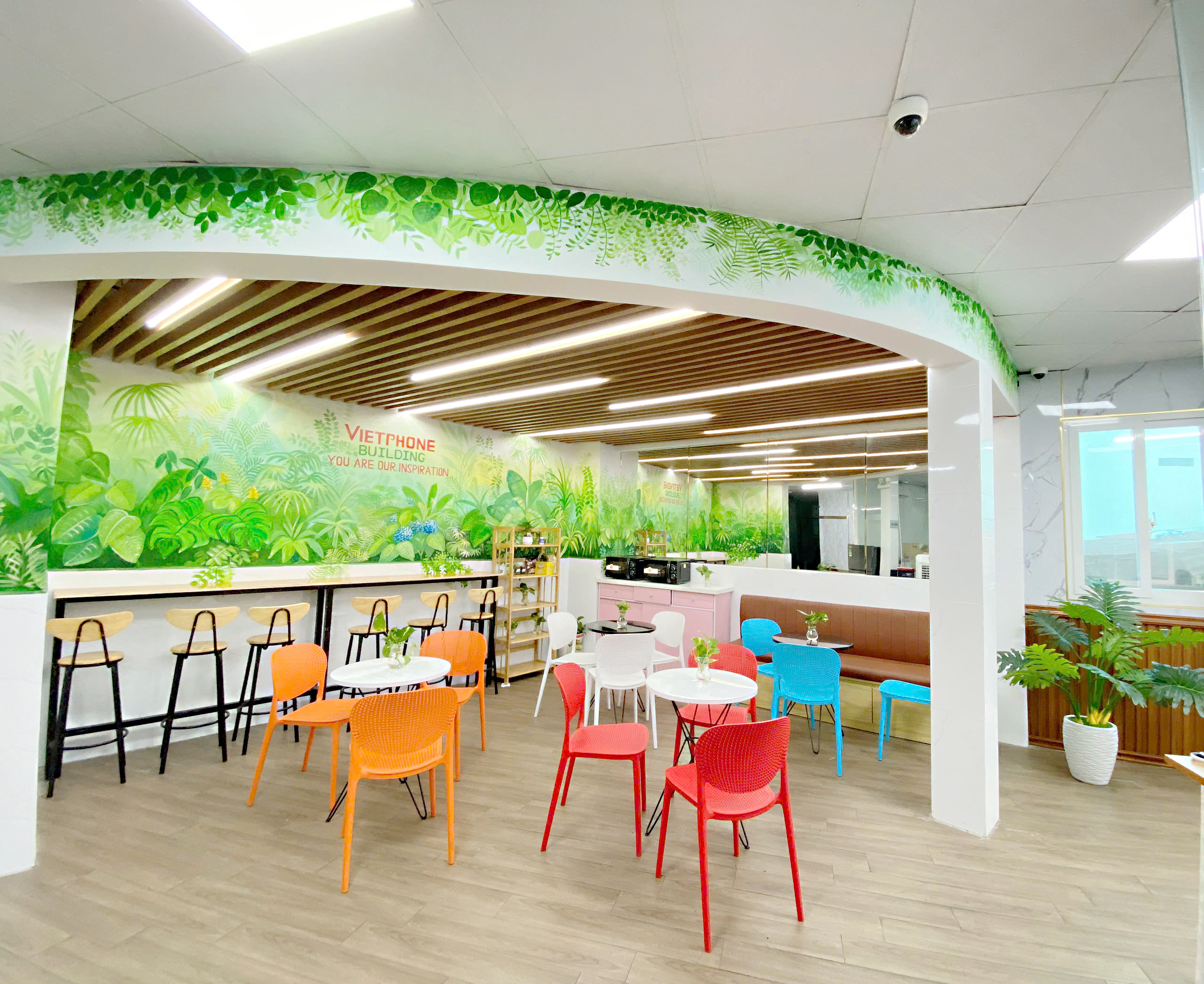 Phòng họp và khu pantry – tiện ích văn phòng giá rẻ tại VietPhoneBuilding.